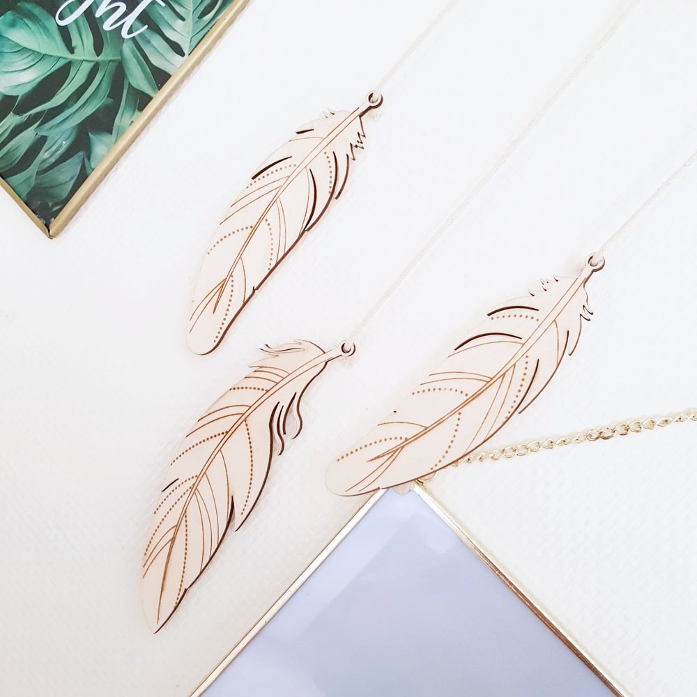 Les 3 grandes plumes décoratives en bois