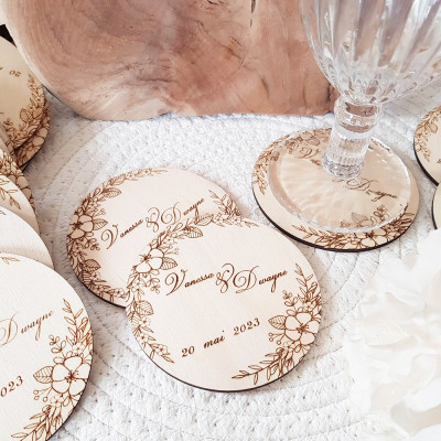Dessous de verre en bois personnalisables pour mariage avec motif floral